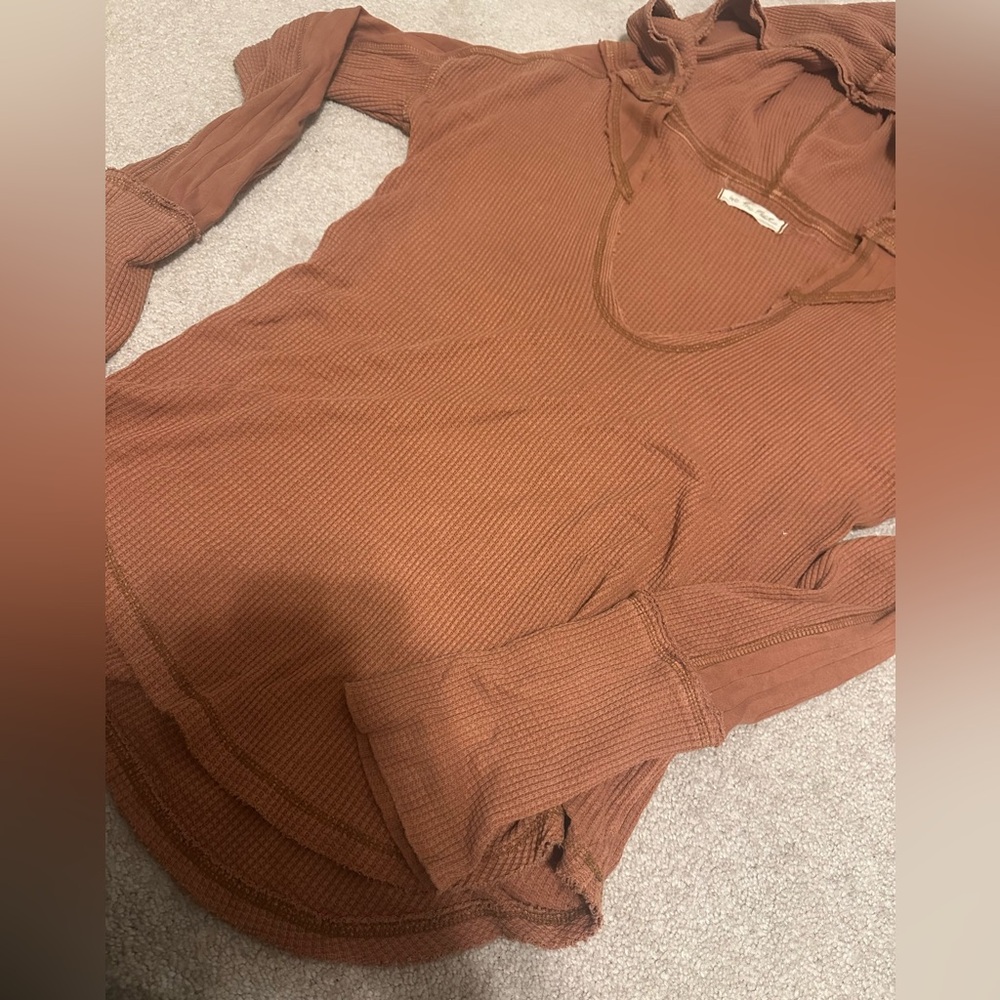 🍂 We The Free by Free People Rust Thermal Waffle Knit Hoodie Top – Size S (EUC) - Picture 4 of 4